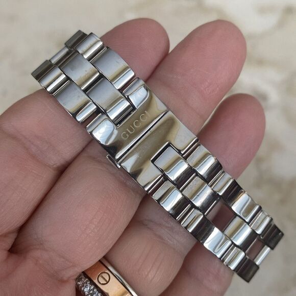 Gucci 2305L Chunky Modernist Stainless Steel Link Water Resistant Wristwatch - Picture 6 of 13